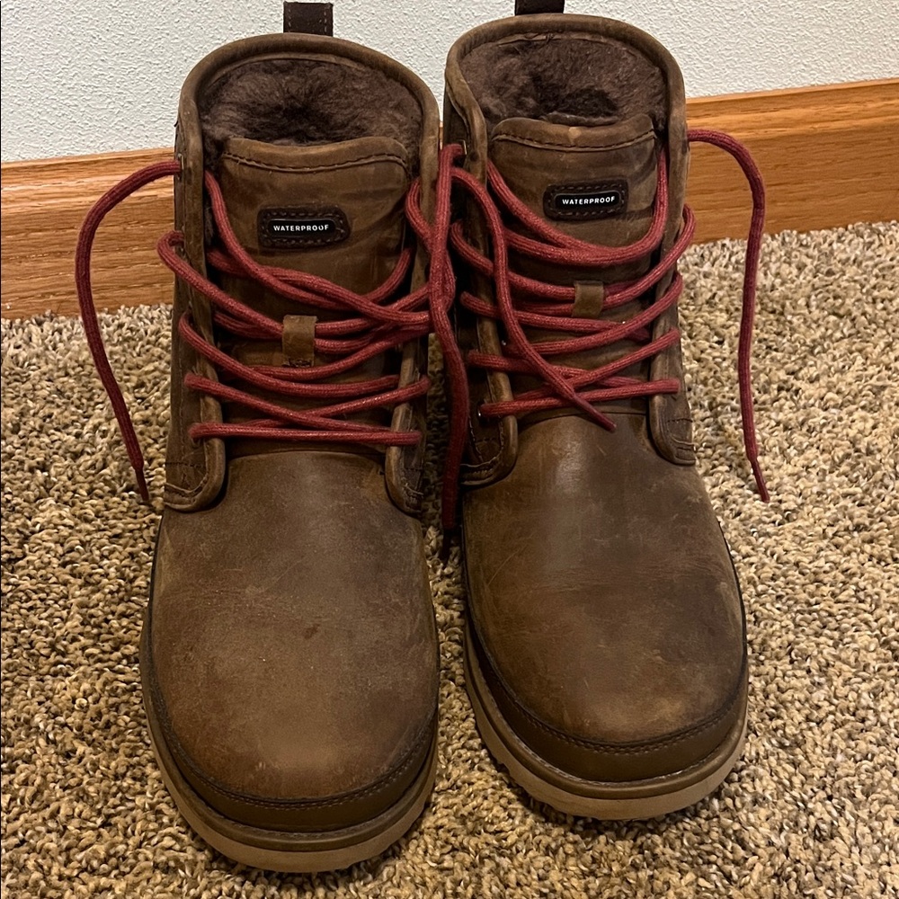 UGG Men’s Brown Leather Boots with Red Laces